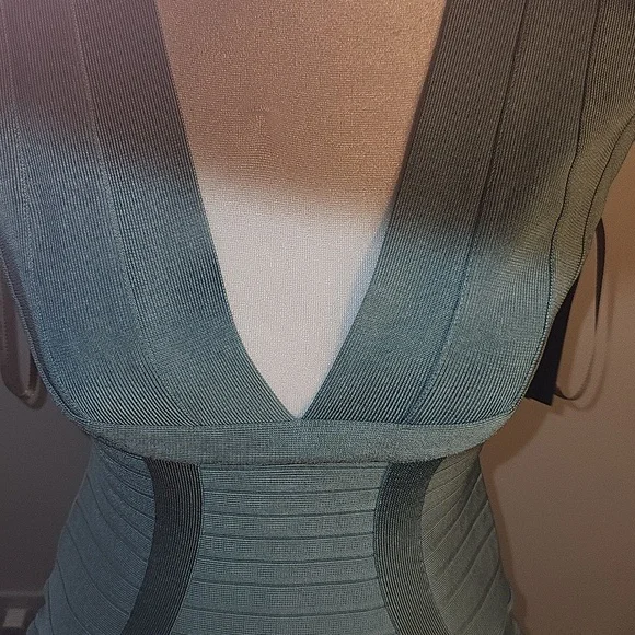 HERVE LEGER "Noma" A-line dress in cascade blue. NWT size medium - Picture 11 of 11